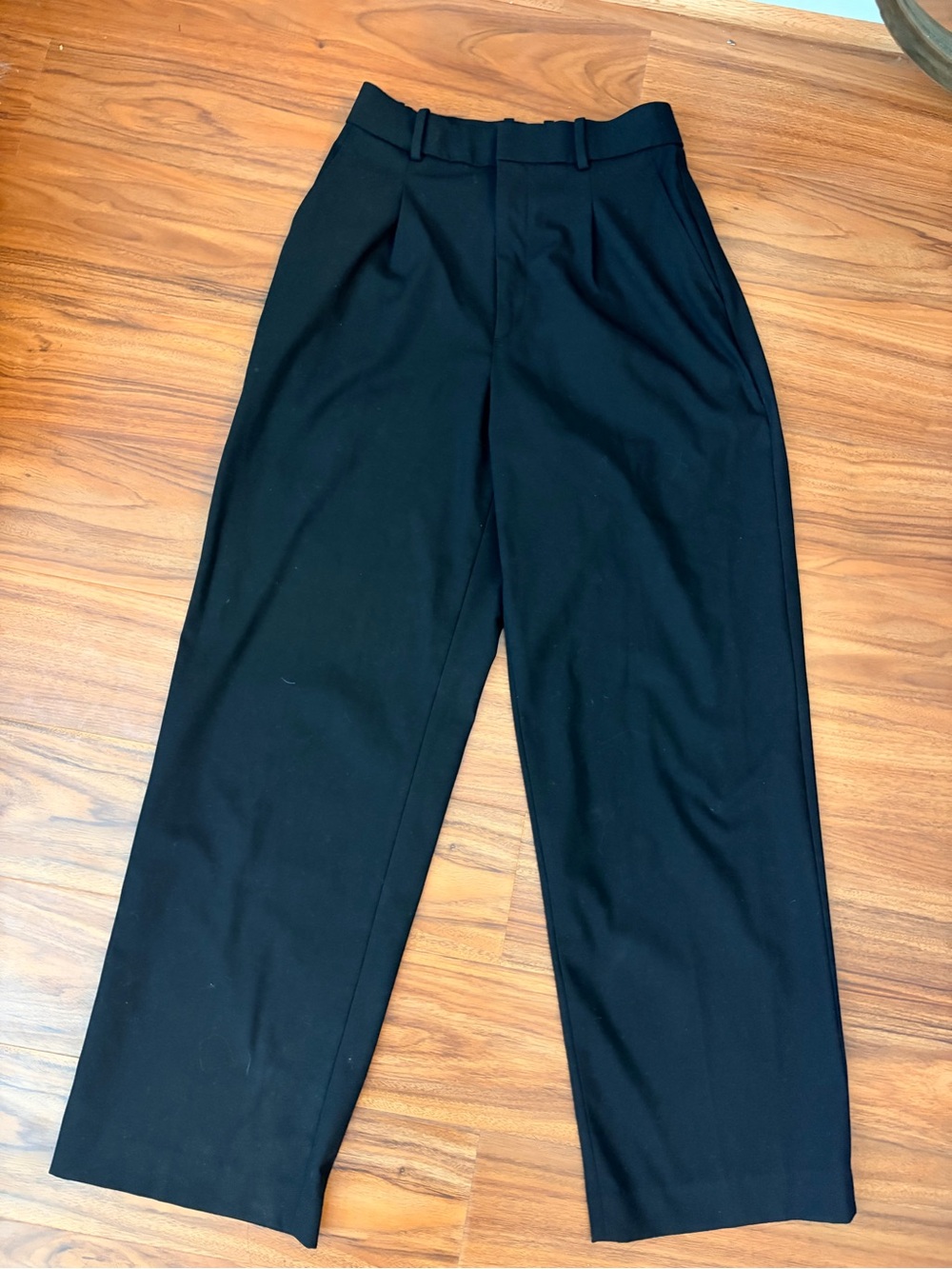 Uniqlo Black High-Rise Pleated Trousers
